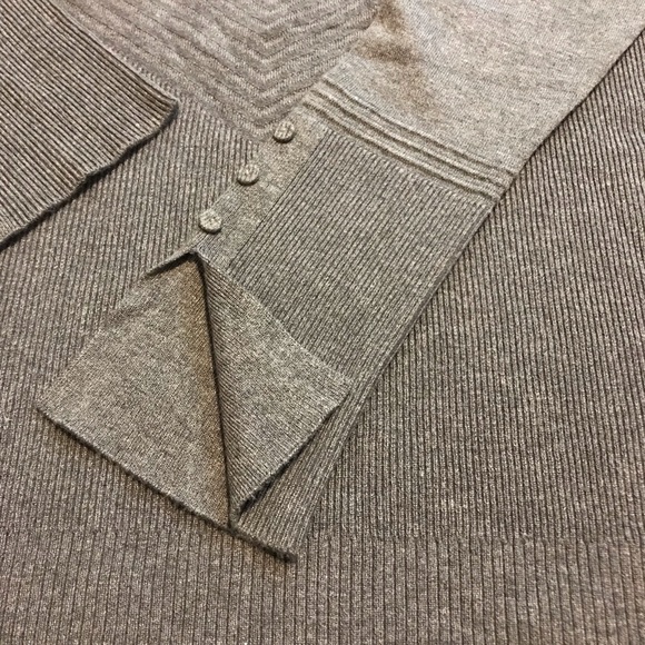 2 for $20 Melanie Lyne Sweater Medium - Picture 5 of 7